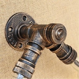 Applique da parete in vetro blu trasparente con bottiglia d'acqua, stile rustico