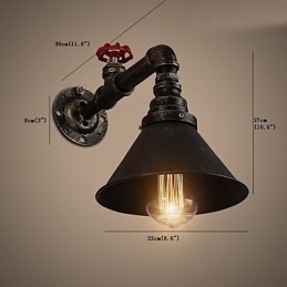 Applique da parete industriale retrò in metallo con tubi dell'acqua