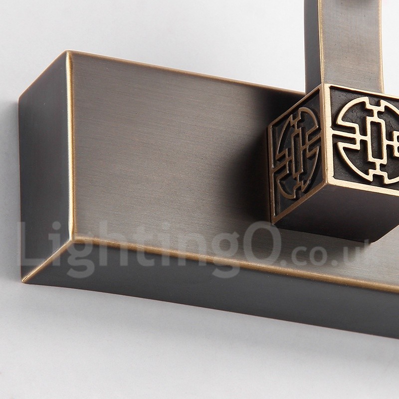 Applique da bagno per specchio in ottone con paralume in acrilico LED integrato