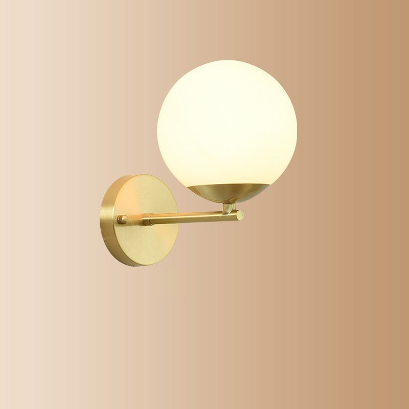 Modern Molecules lampada da parete con paralume sferico in vetro e finitura in ottone, 1 luce, E14
