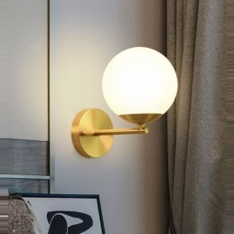 Modern Molecules lampada da parete con paralume sferico in vetro e finitura in ottone, 1 luce, E14
