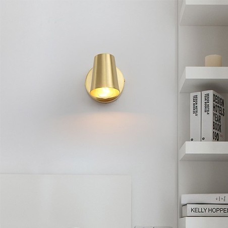 Applique da parete nordica in ottone con faretto frontale a specchio