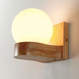 Applique da parete nordica in legno massello con paralume in vetro