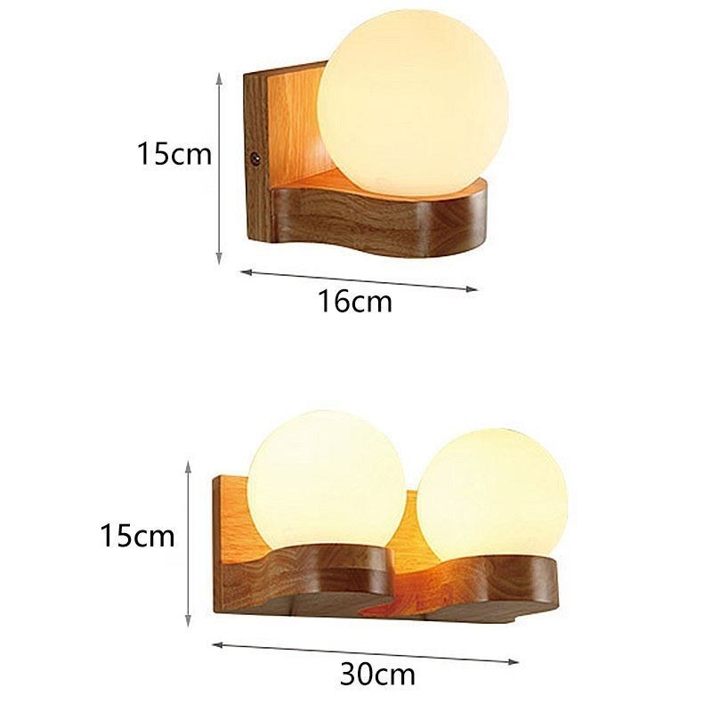 Applique da parete nordica in legno massello con paralume in vetro