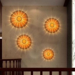 Applique da parete rotonda in bambù con fiori, tessuta a mano