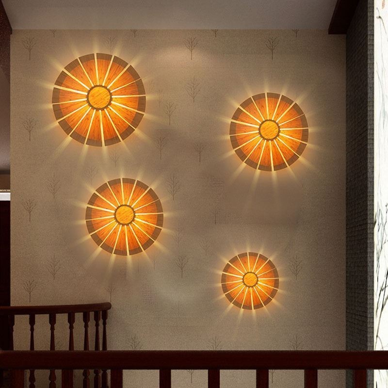 Applique da parete rotonda in bambù con fiori, tessuta a mano