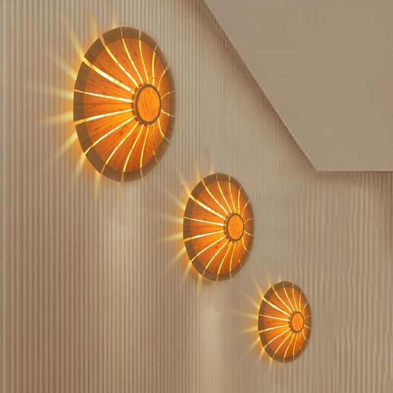 Applique da parete rotonda in bambù con fiori, tessuta a mano