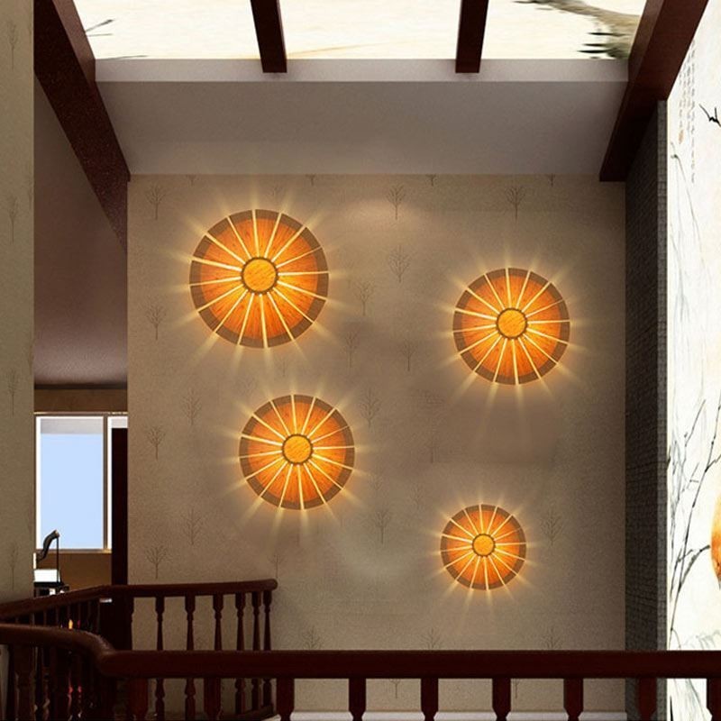 Applique da parete rotonda in bambù con fiori, tessuta a mano