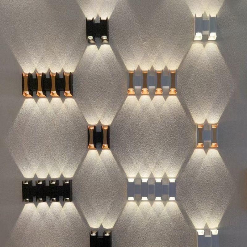 Applique da parete LED moderna impermeabile in alluminio a montaggio superficiale per giardino e portico