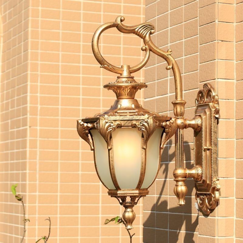 Applique da parete da esterno retrò europea intagliata impermeabile, cortile corridoio