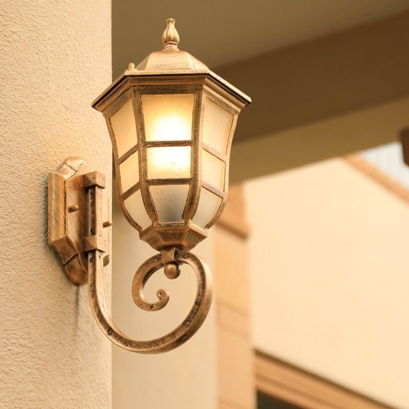 Applique da parete da esterno retrò europea, 1 luce, vetro smerigliato, IP23