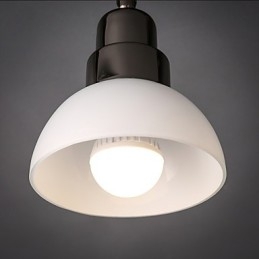 Plafoniera triangolare in vetro bianco con telaio in alluminio