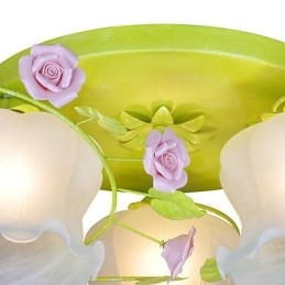 Plafoniera creativa a filo verde con paralume trasparente e decorazioni rosa in ceramica