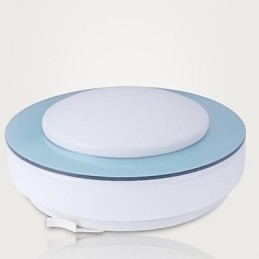 Plafoniera a filo LED bianca in metallo e acrilico con dettagli viola, arancioni e blu