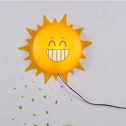 Lampada da parete fiore con viso gialla in PVC, luce ambientale, 19 x 19 x 9 cm