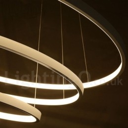 Lampada a sospensione LED dimmerabile con telecomando, tre anelli, nero/bianco