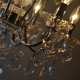 Lampadario classico tradizionale in metallo cromato e cristallo