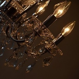 Lampadario classico tradizionale in metallo cromato e cristallo