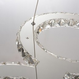 Lampada a sospensione moderna in metallo cromato e cristallo